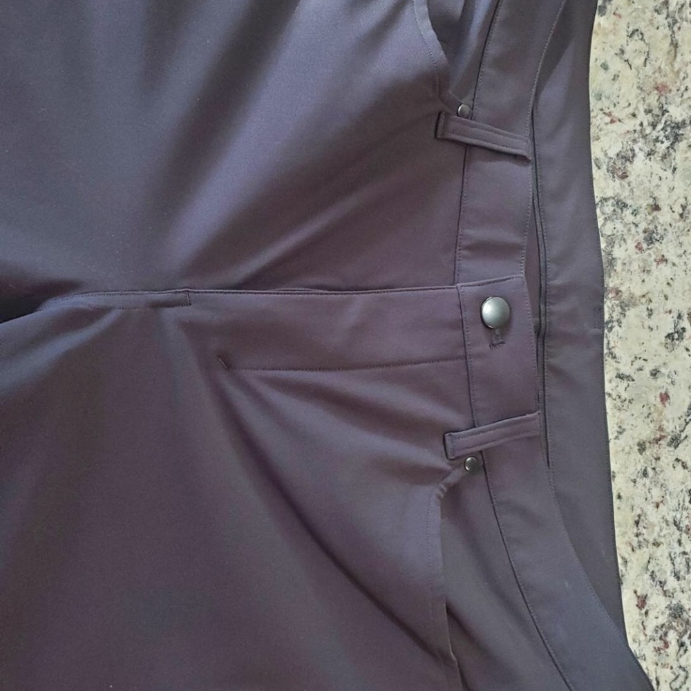 Men’s Lululemon pant in black